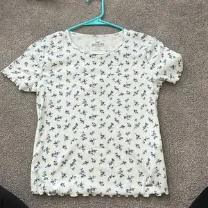 Hollister Lettuce Edge Cropped Tee